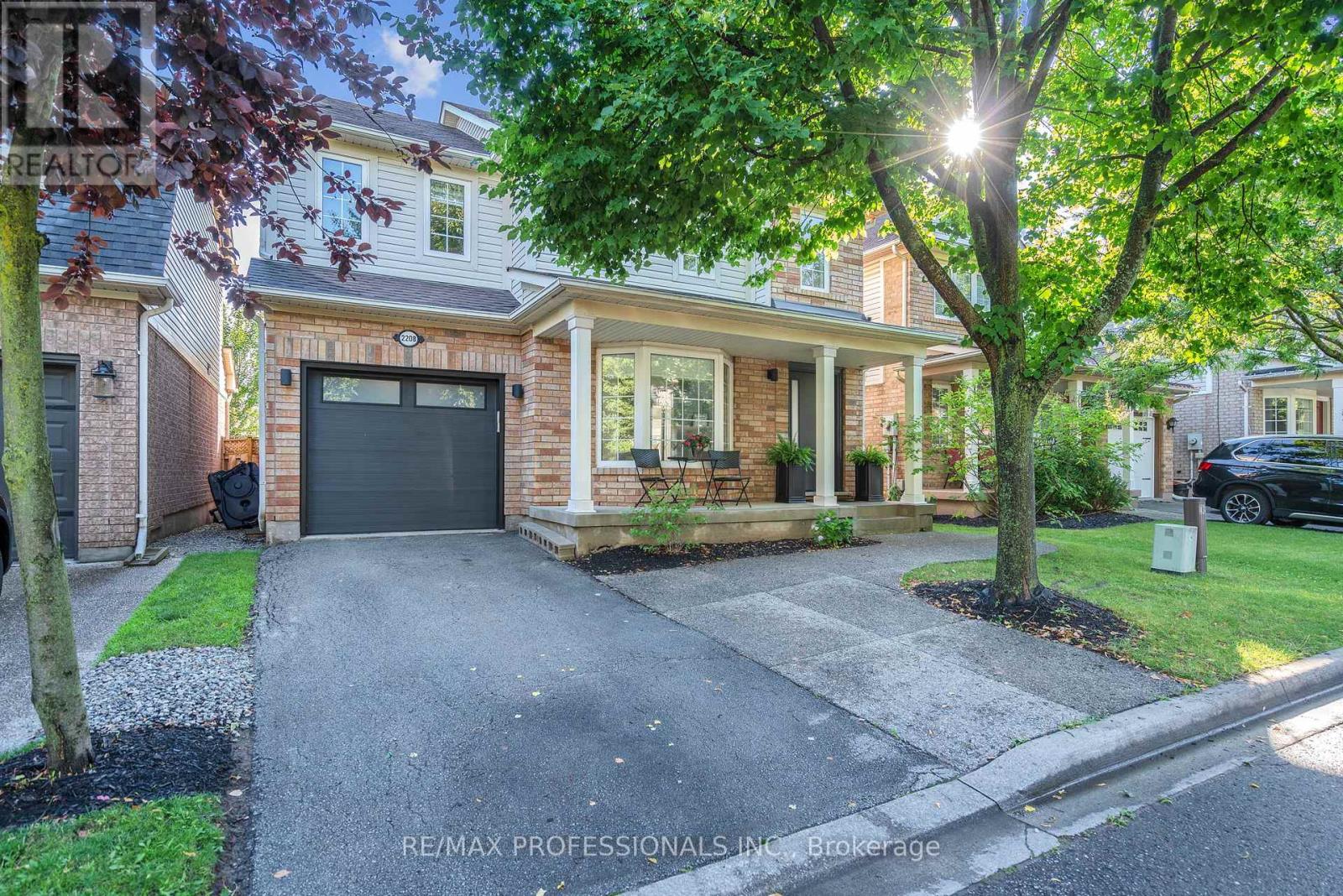 2208 KENNETH CRESCENT, Burlington, Ontario