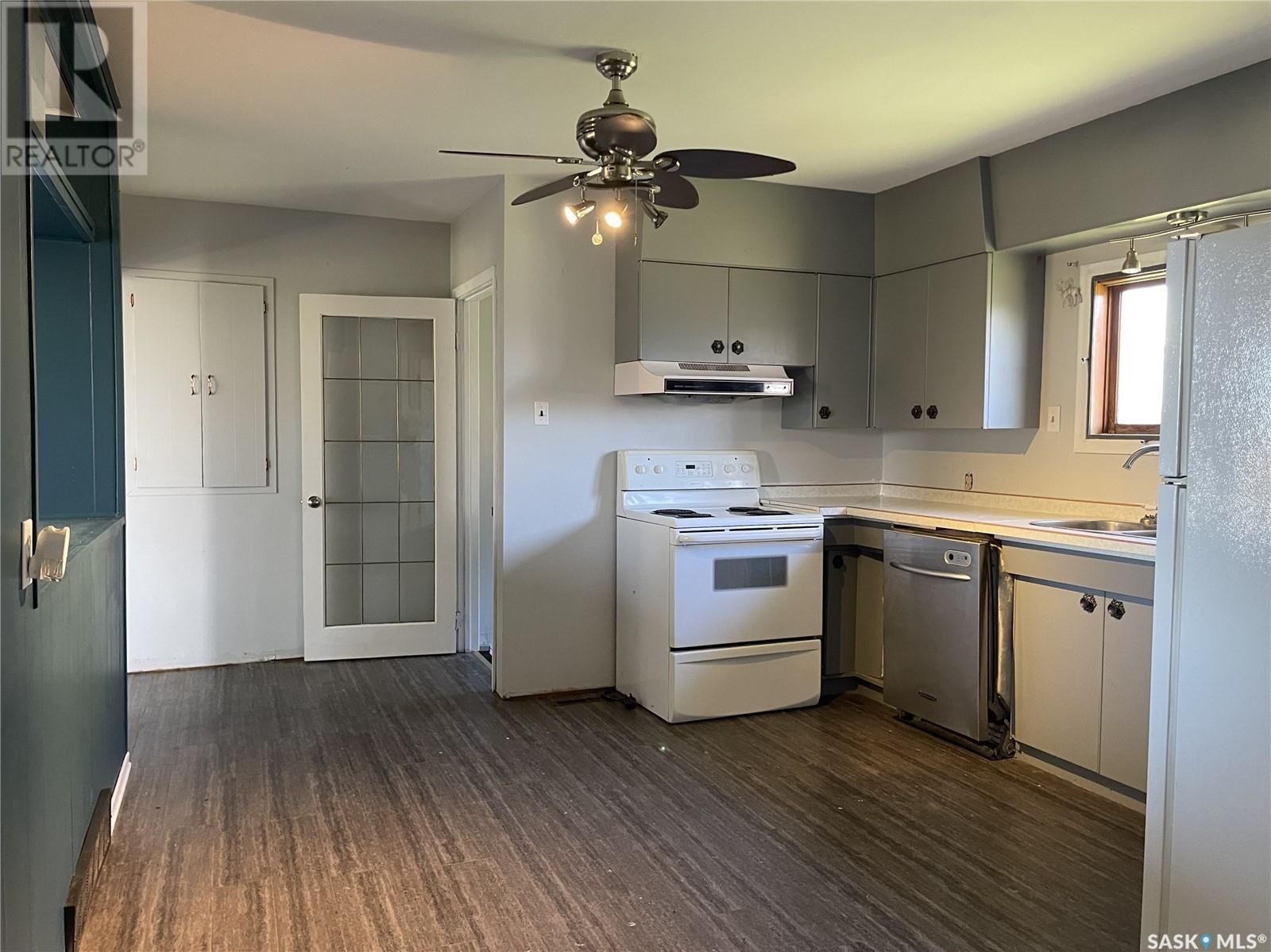 Property at 196 3rd STREET W image 3