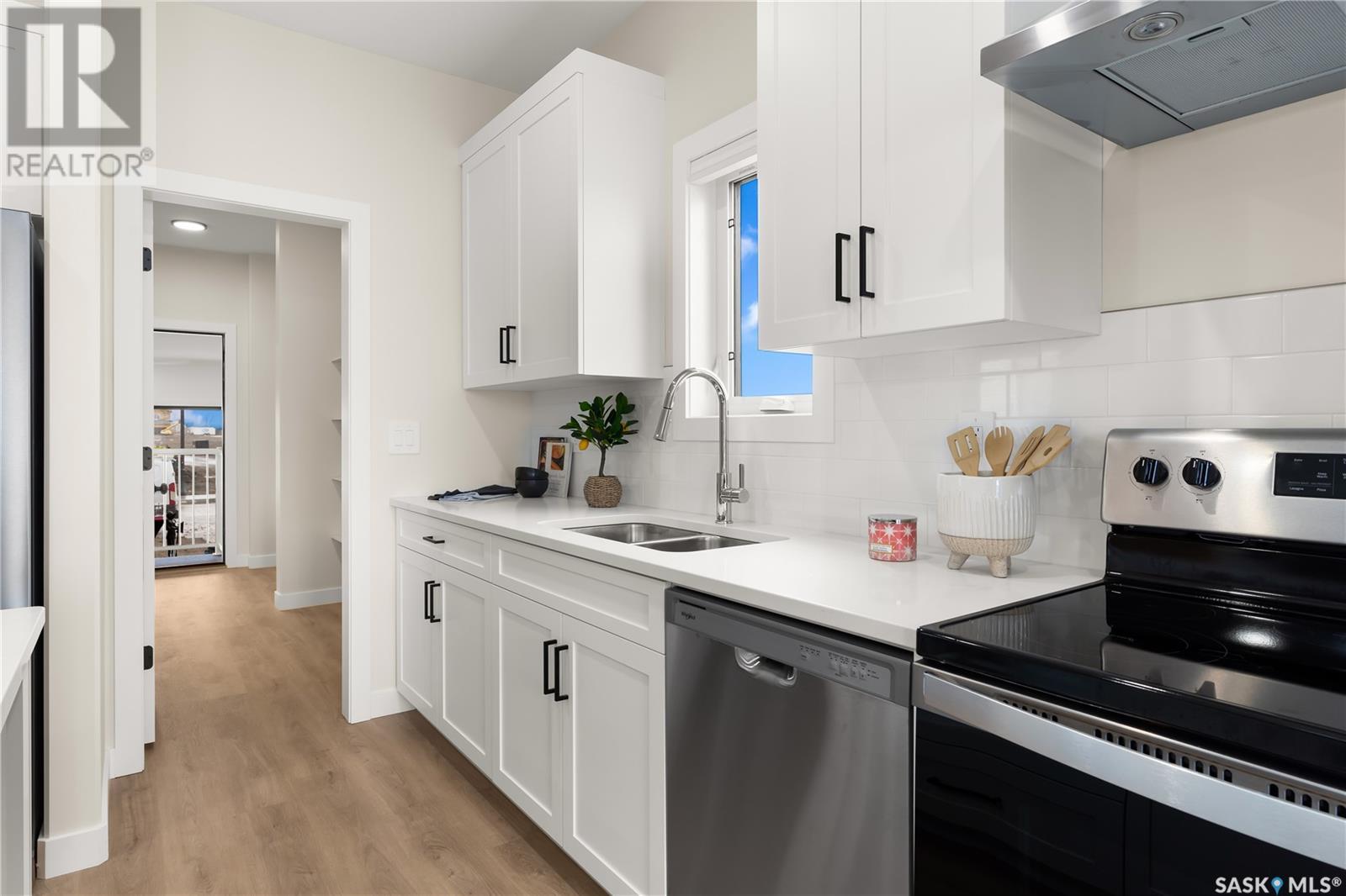 Property at 166 Doran WAY image 5