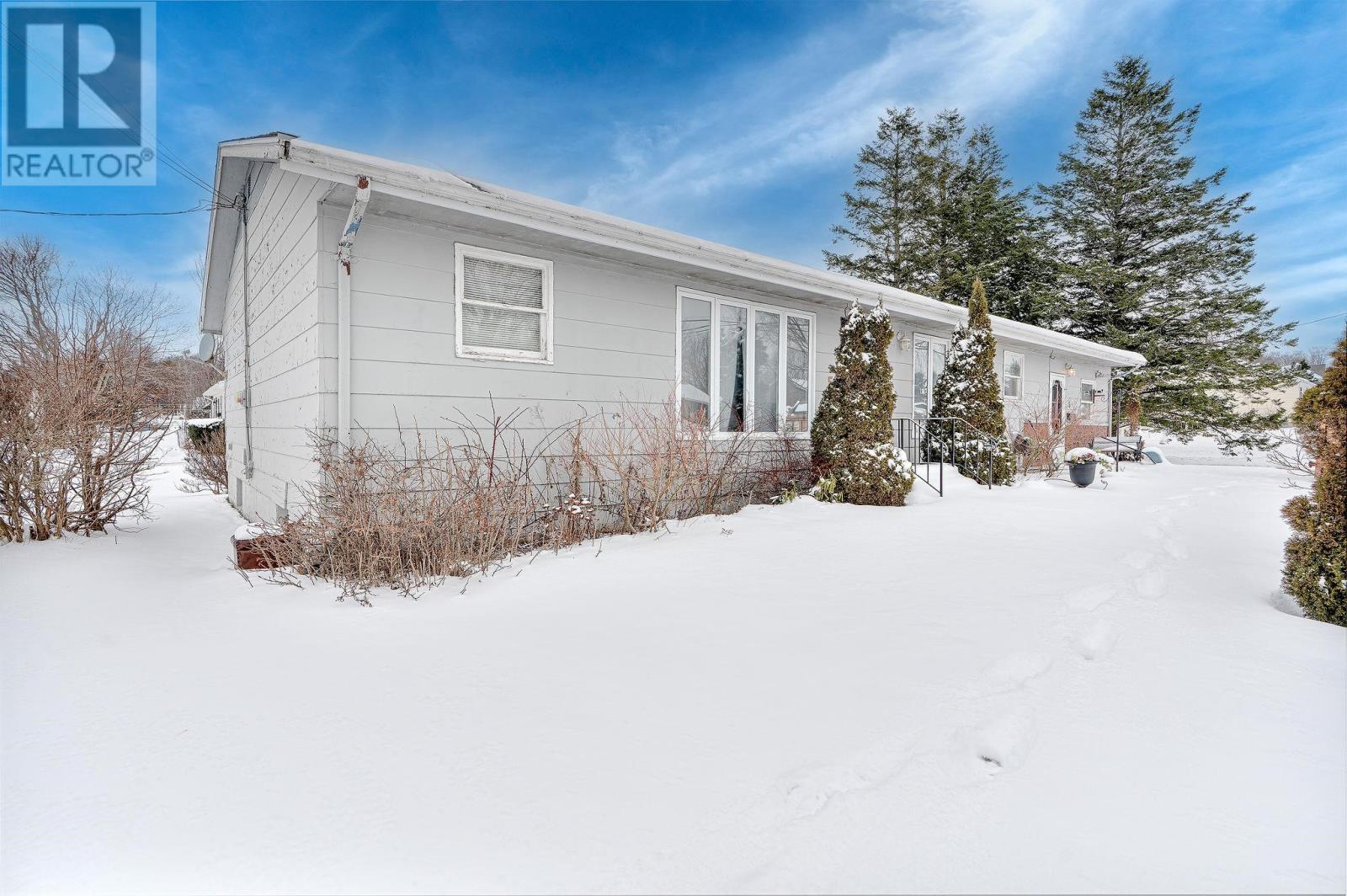 5 Hillside Drive, Charlottetown, Prince Edward Island  C1A 6H8 - Photo 3 - 202428589