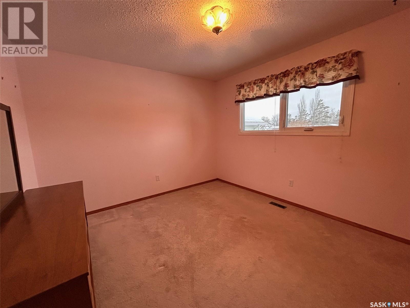 1941 95th Street, North Battleford, Saskatchewan  S9A 3C6 - Photo 8 - SK993524