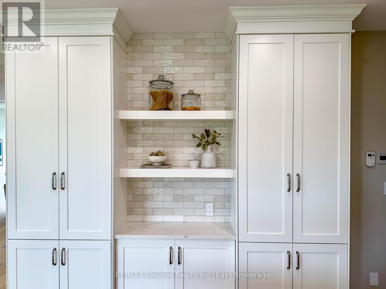 Photo 20 of 48 for 8 Thimbleweed Drive