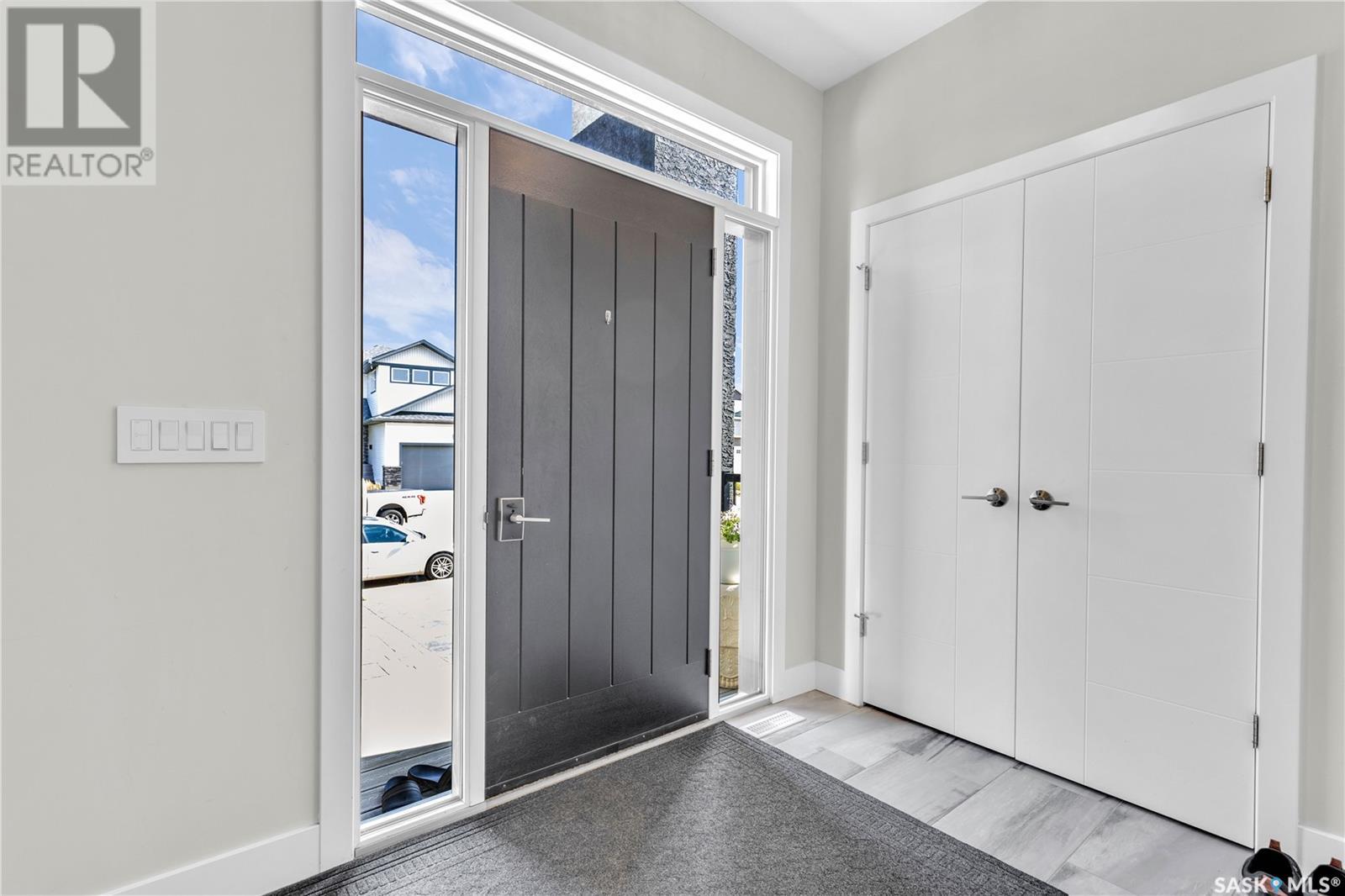 Property at 351 Fast COURT image 4