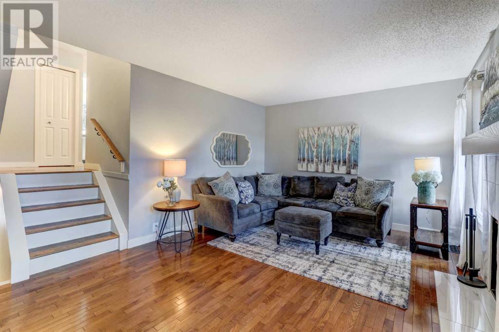 2, 140 Point Drive Nw, Calgary, Alberta  T3B 4W3 - Photo 3 - A2188531