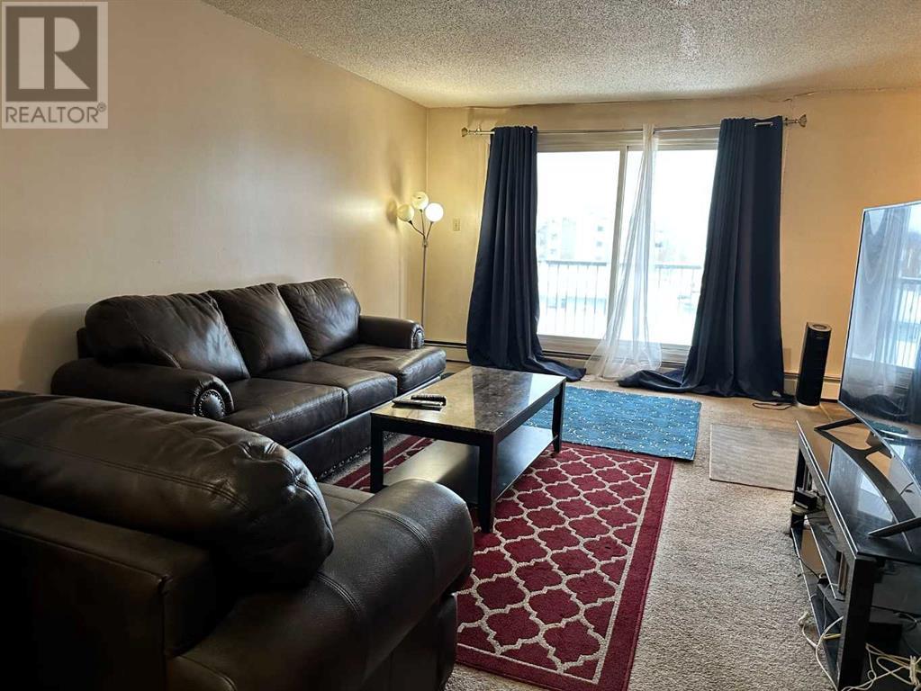Property at 206, 11 Clearwater Crescent image 3