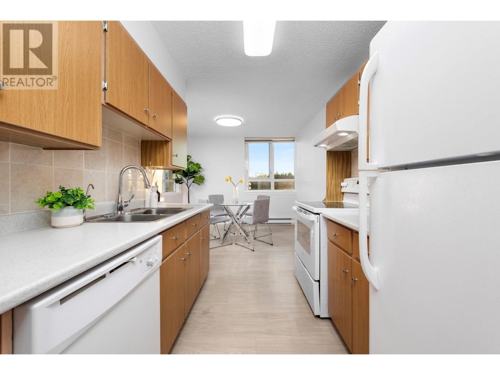 Listing Picture 3 of 20 : 1506 5645 BARKER AVENUE, Burnaby / 本拿比 - 魯藝地產 Yvonne Lu Group - MLS Medallion Club Member