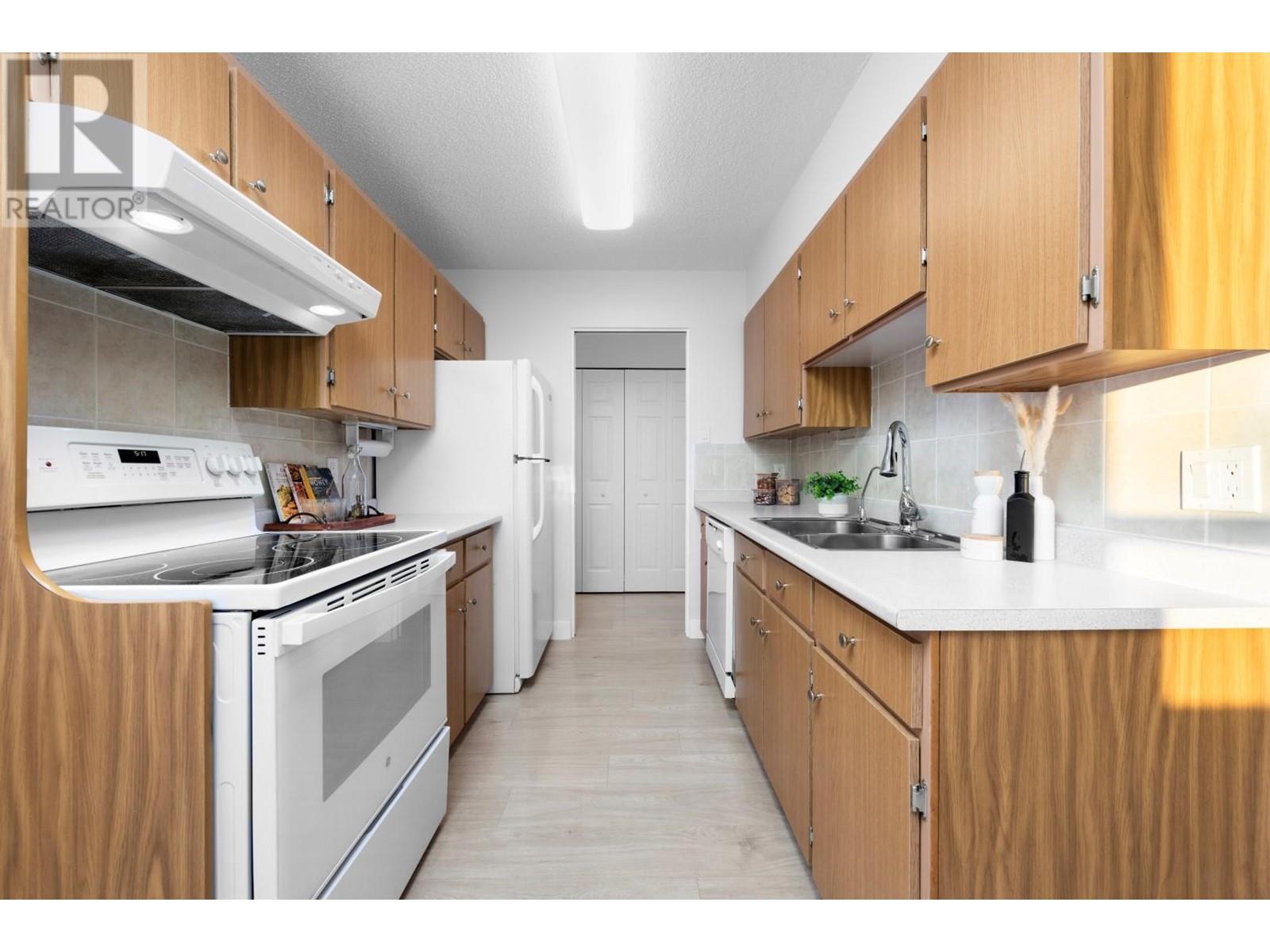 Listing Picture 11 of 20 : 1506 5645 BARKER AVENUE, Burnaby / 本拿比 - 魯藝地產 Yvonne Lu Group - MLS Medallion Club Member