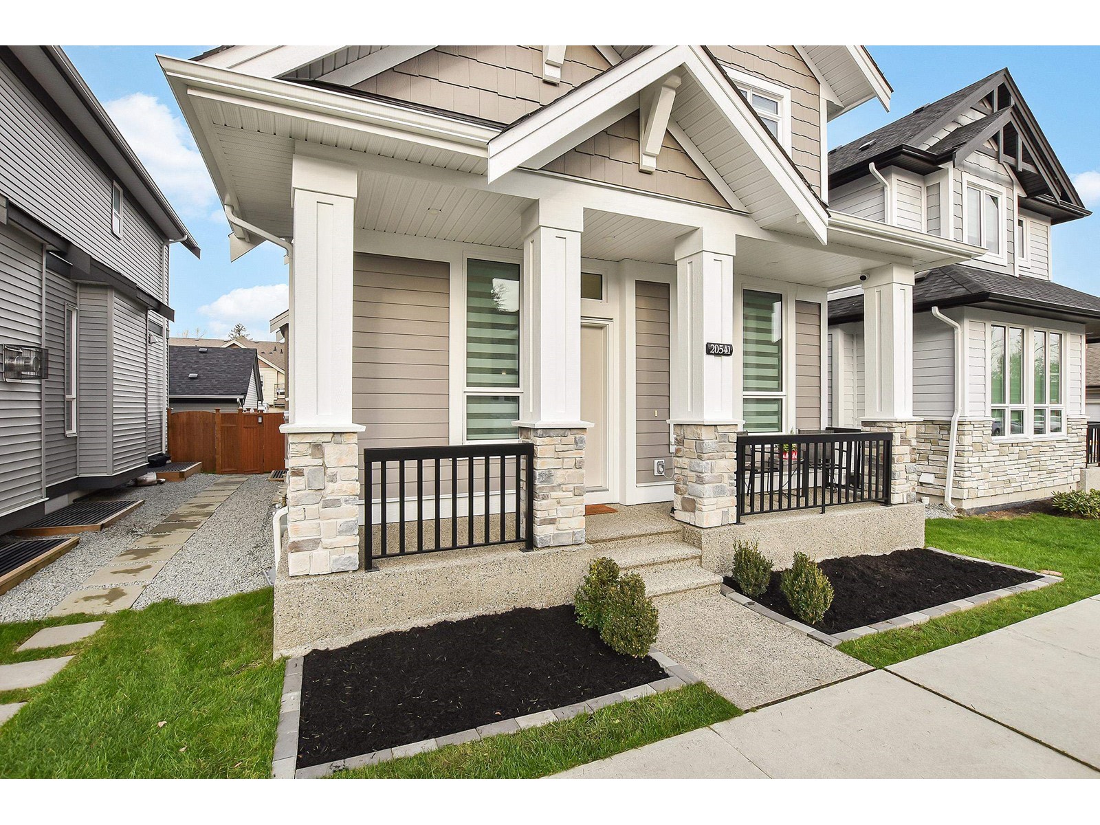 20541 77b Avenue, Langley, British Columbia  V2Y 4K3 - Photo 2 - R2959560
