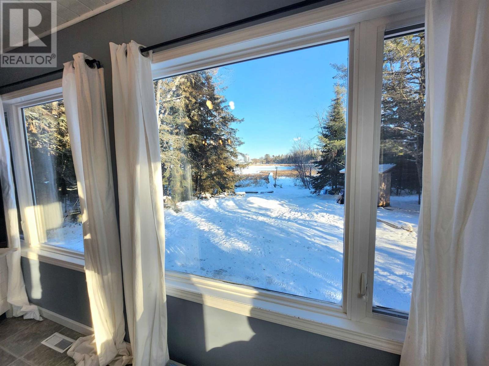 32 Beach Street, Kenora, Ontario  P9N 3X5 - Photo 16 - TB250137