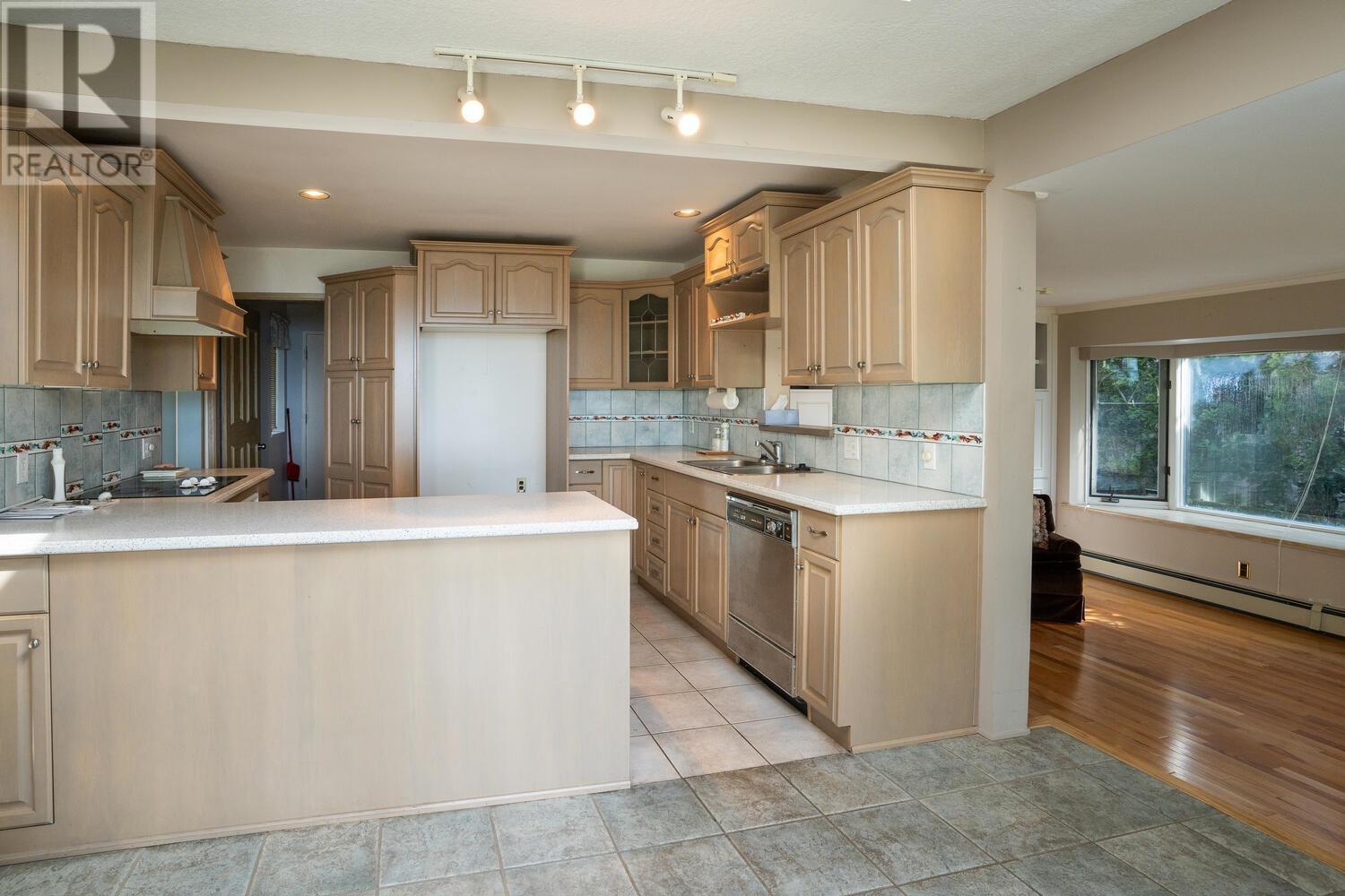 51 English Bluff Road, Delta, British Columbia  V4M 2M4 - Photo 11 - R2866232