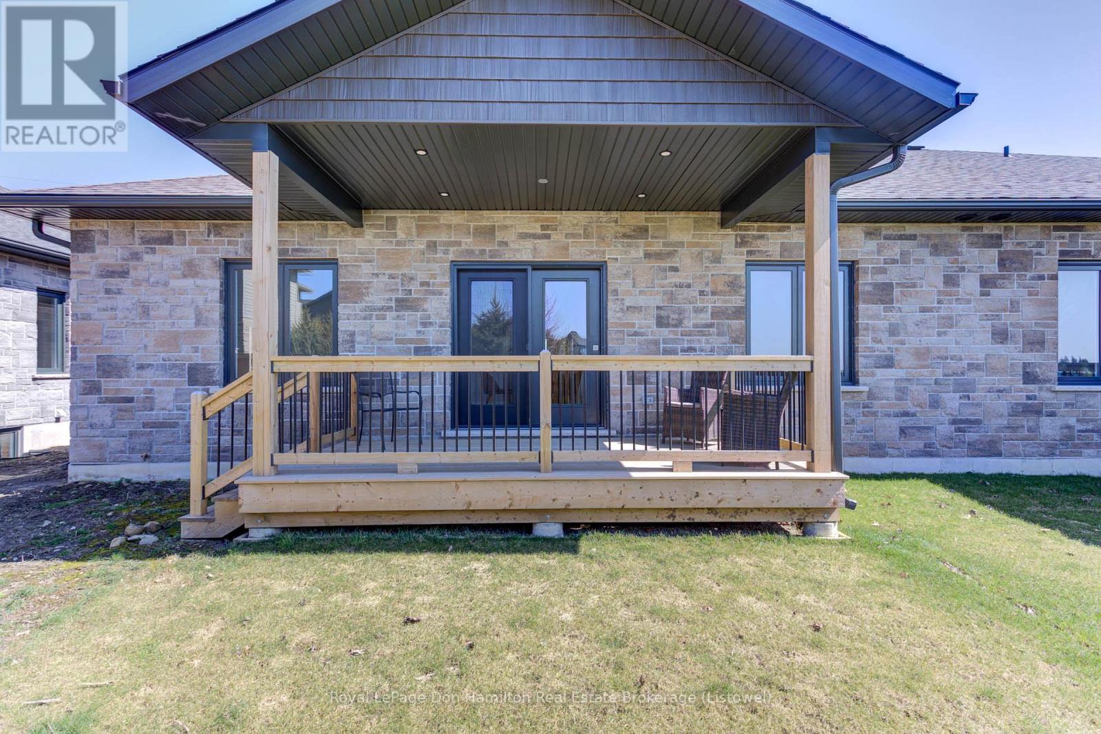 272 Queen Street S, North Perth, Ontario  N0G 1B0 - Photo 35 - X11822988