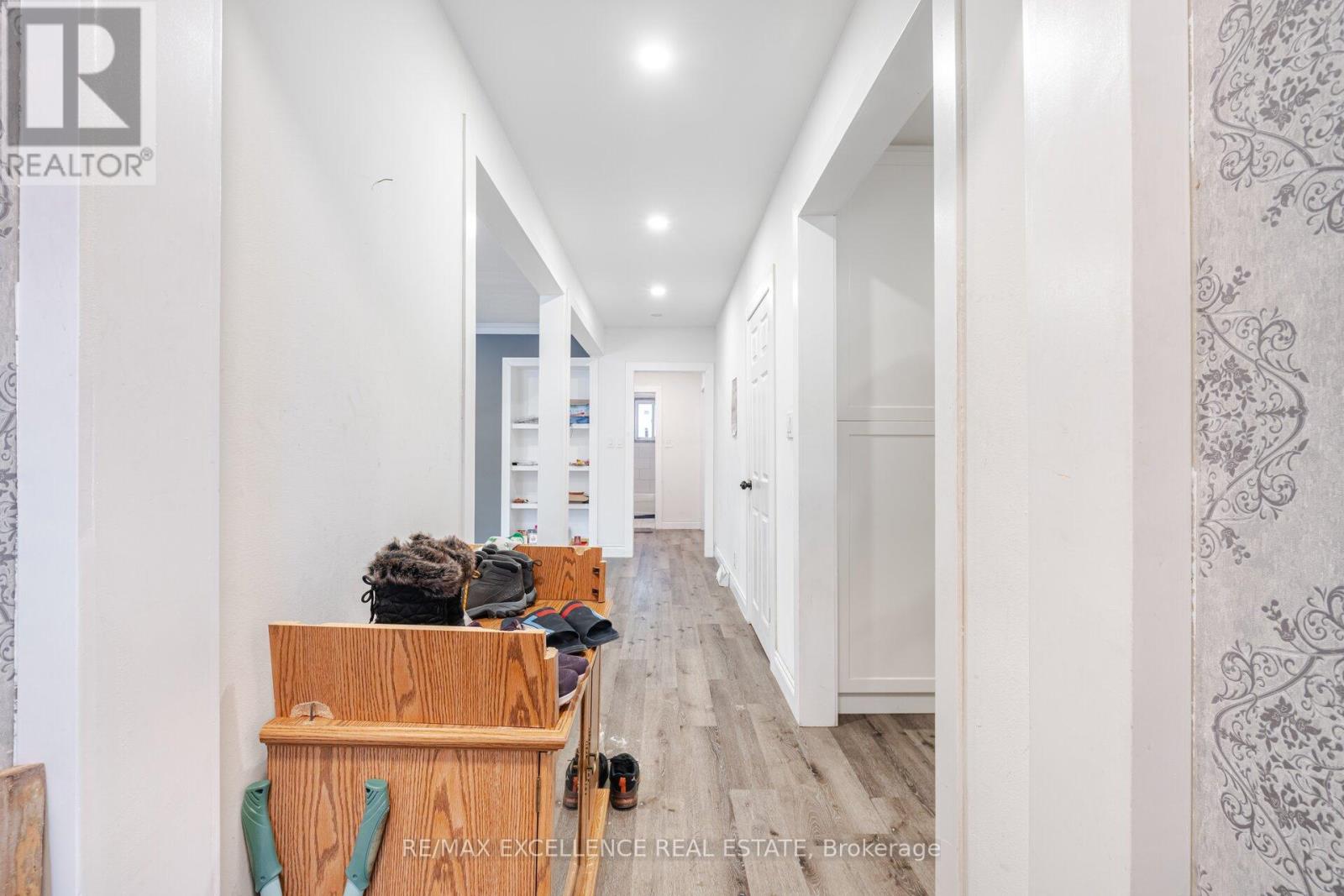 Property at 387 MARY STREET N image 3