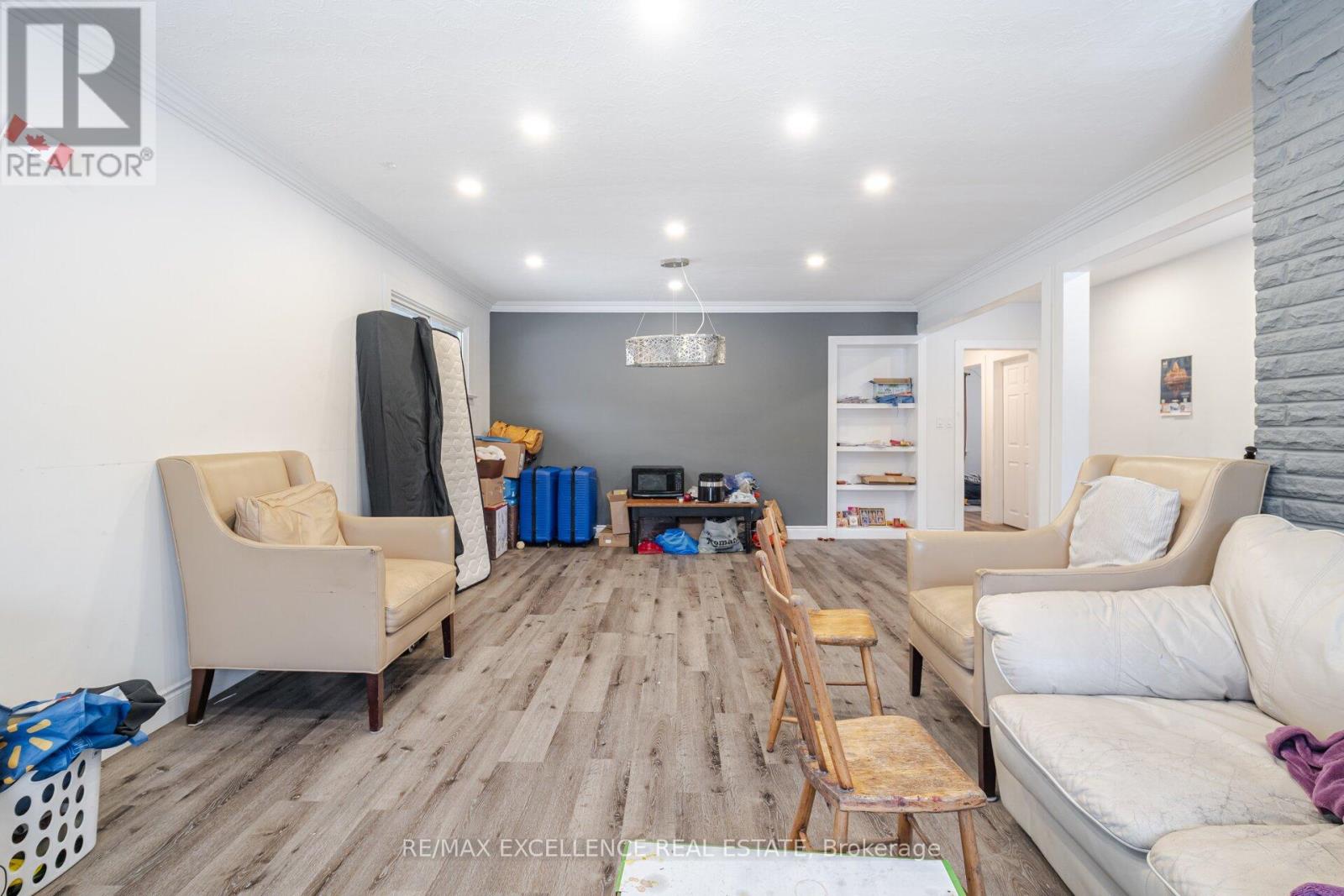 Property at 387 MARY STREET N image 4