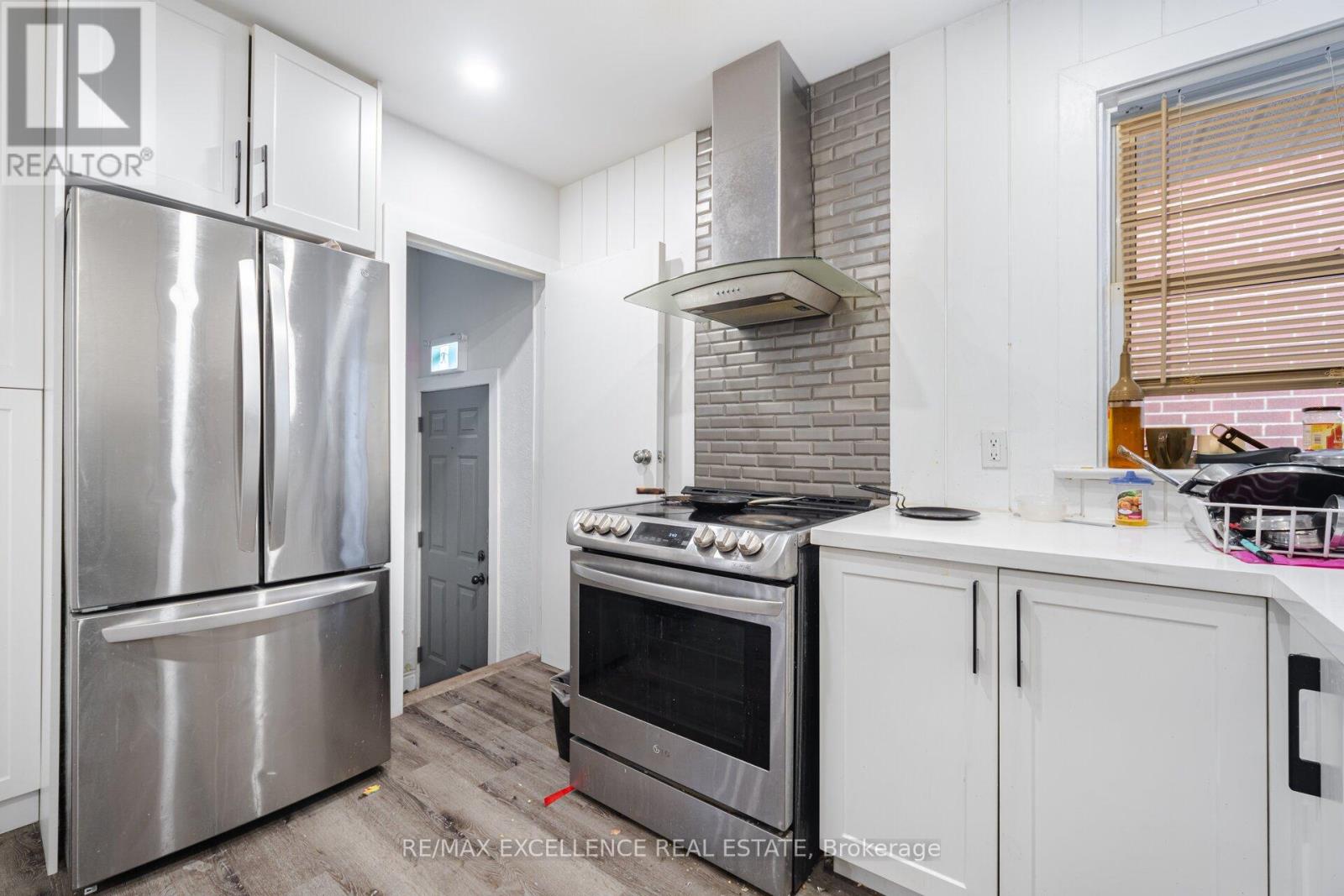 Property at 387 MARY STREET N image 5