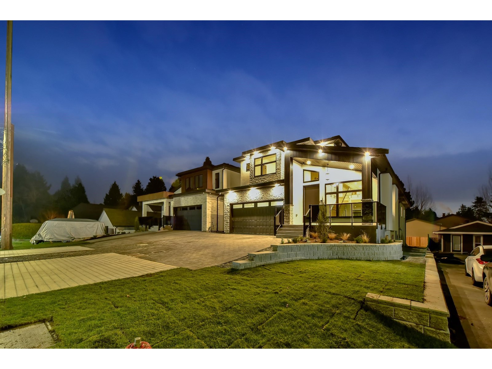 Property at 6076 172 STREET image 3