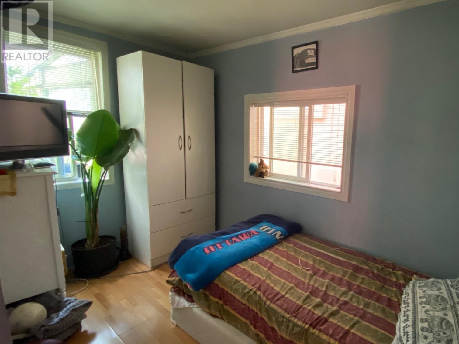 Listing Picture 4 of 25 : 2070 E 26TH AVENUE, Vancouver / 溫哥華 - 魯藝地產 Yvonne Lu Group - MLS Medallion Club Member