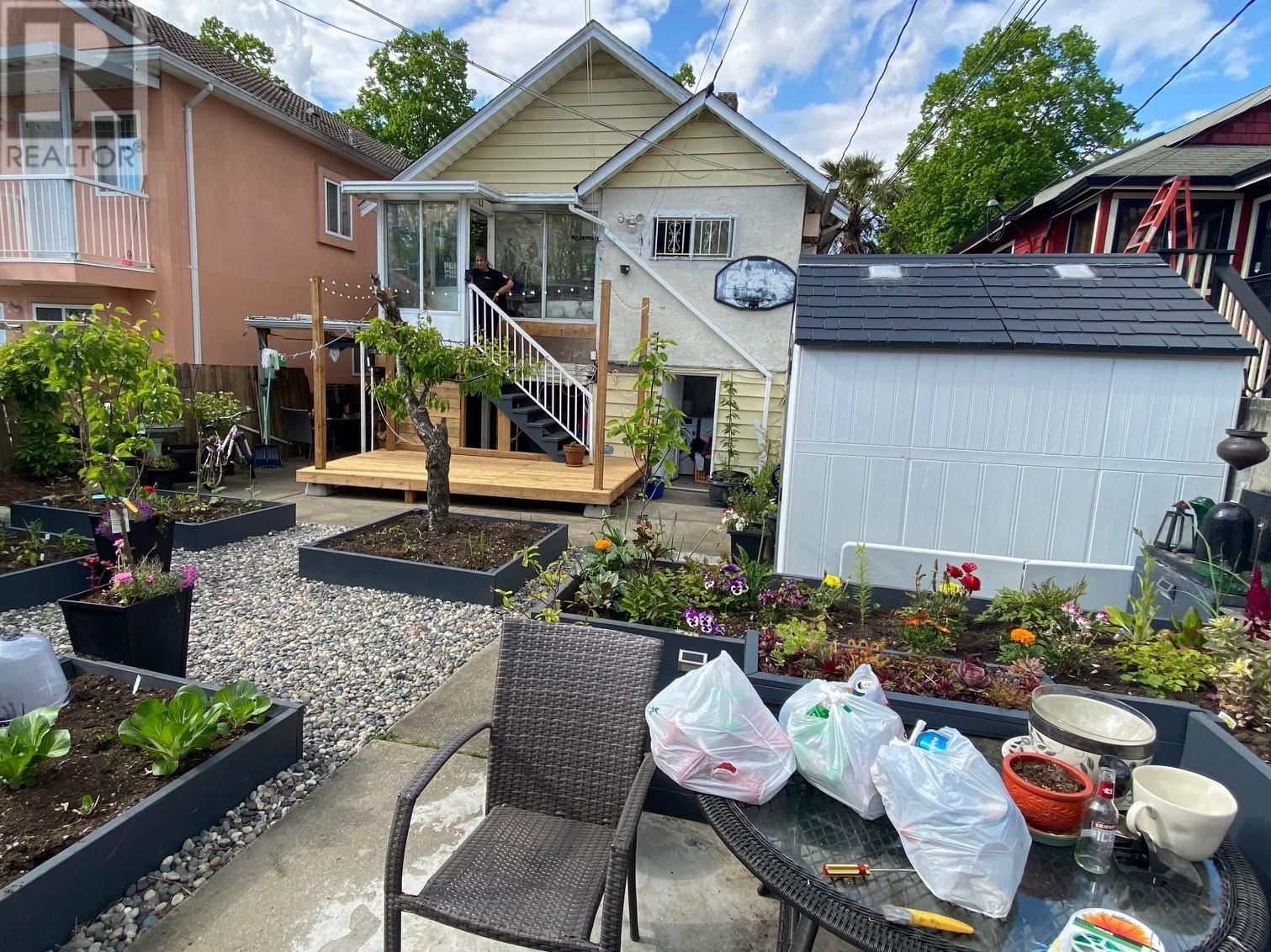 Listing Picture 7 of 25 : 2070 E 26TH AVENUE, Vancouver / 溫哥華 - 魯藝地產 Yvonne Lu Group - MLS Medallion Club Member