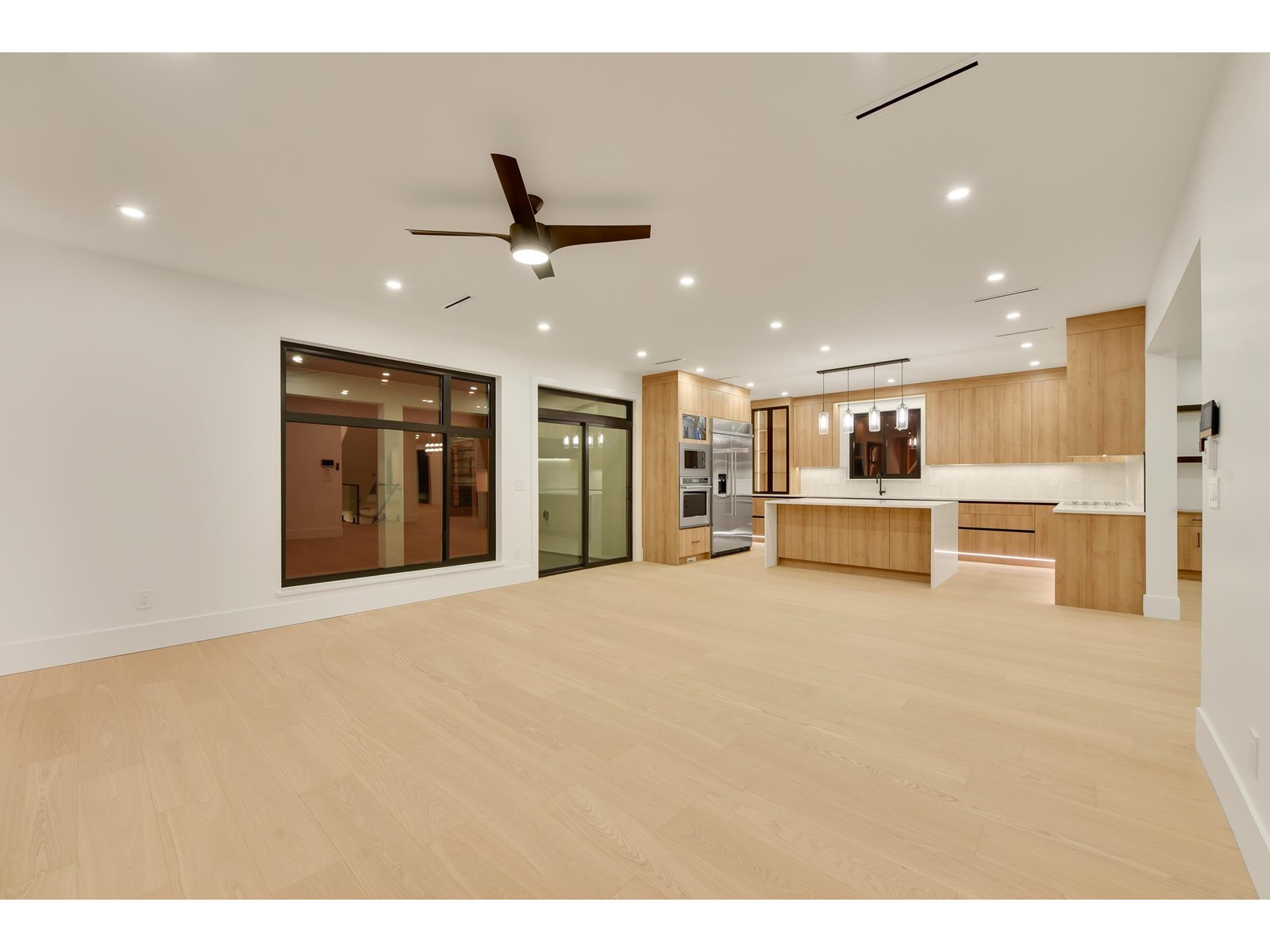 Property at 6076 172 STREET image 5