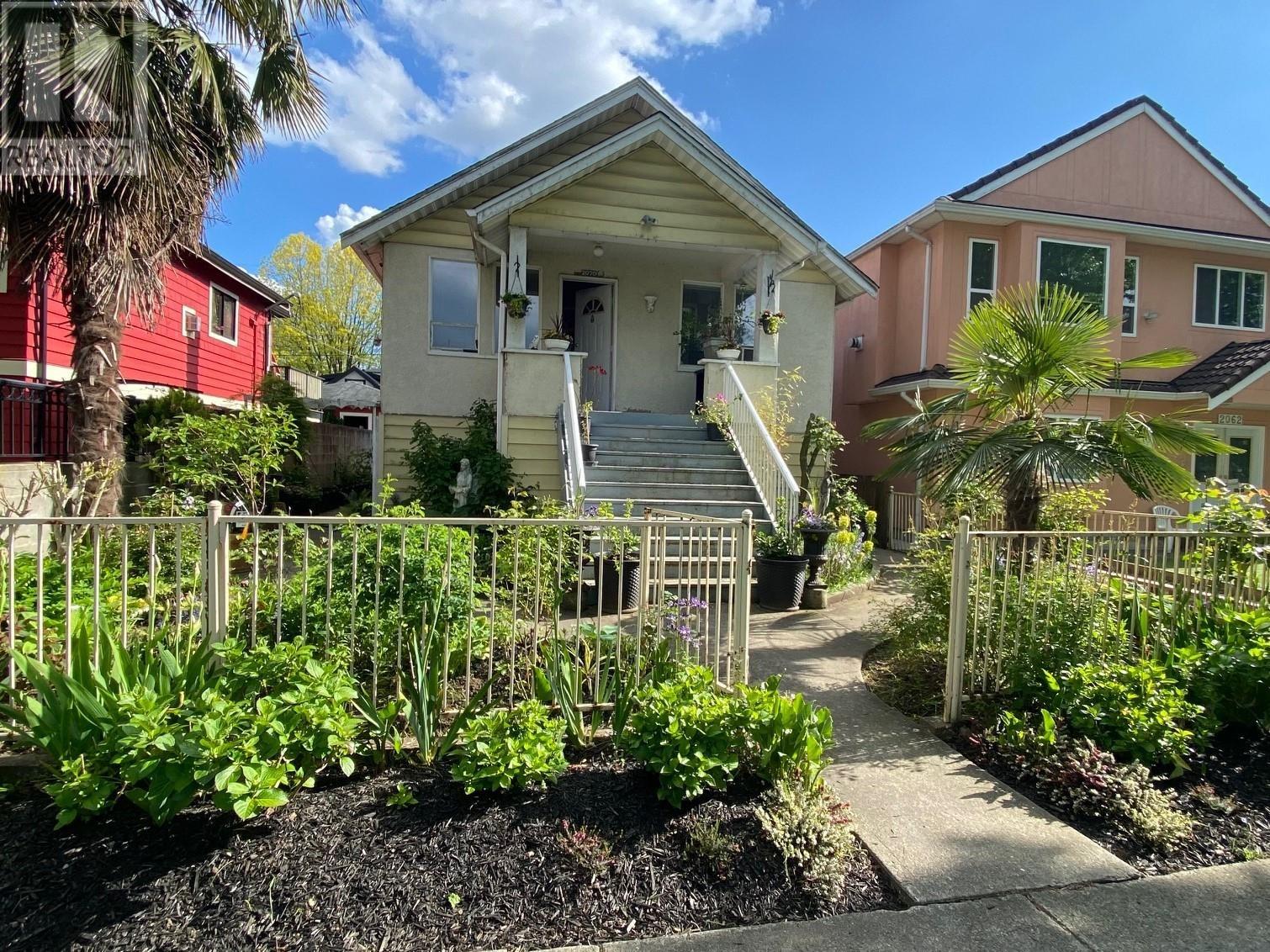 Listing Picture 24 of 25 : 2070 E 26TH AVENUE, Vancouver / 溫哥華 - 魯藝地產 Yvonne Lu Group - MLS Medallion Club Member