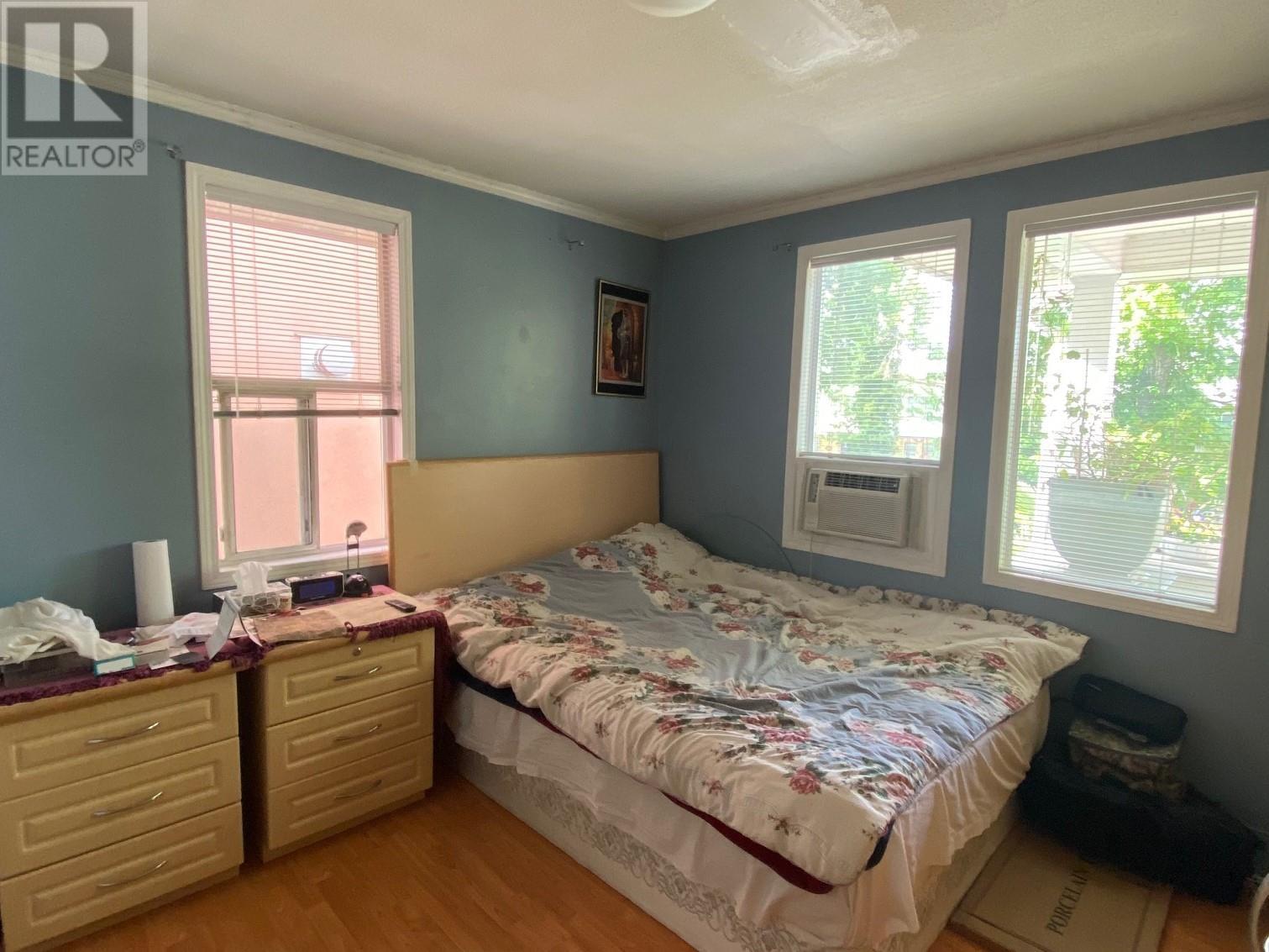 Listing Picture 3 of 25 : 2070 E 26TH AVENUE, Vancouver / 溫哥華 - 魯藝地產 Yvonne Lu Group - MLS Medallion Club Member