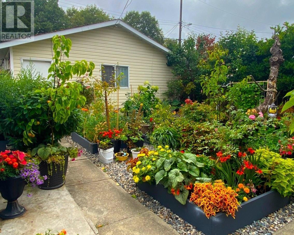 Listing Picture 14 of 25 : 2070 E 26TH AVENUE, Vancouver / 溫哥華 - 魯藝地產 Yvonne Lu Group - MLS Medallion Club Member