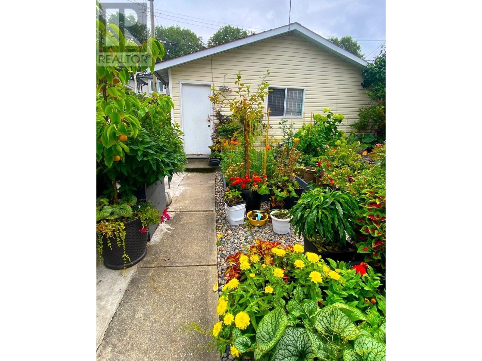 Listing Picture 15 of 25 : 2070 E 26TH AVENUE, Vancouver / 溫哥華 - 魯藝地產 Yvonne Lu Group - MLS Medallion Club Member