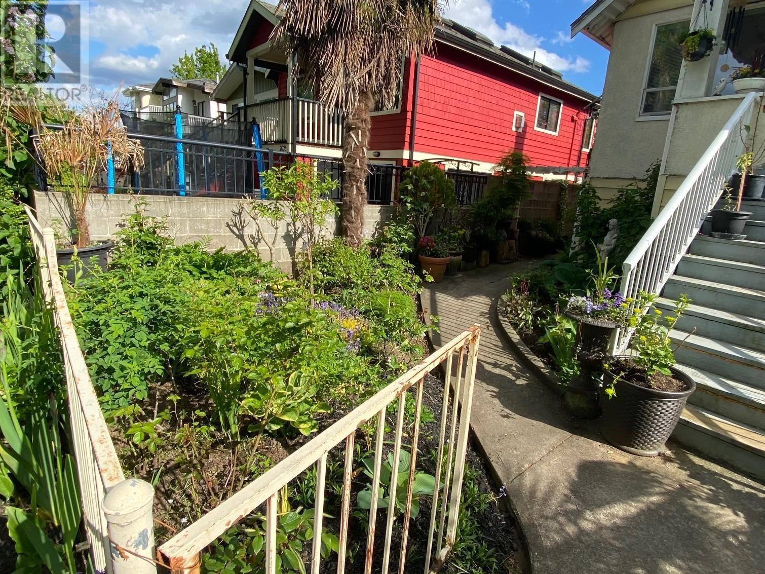 Listing Picture 22 of 25 : 2070 E 26TH AVENUE, Vancouver / 溫哥華 - 魯藝地產 Yvonne Lu Group - MLS Medallion Club Member