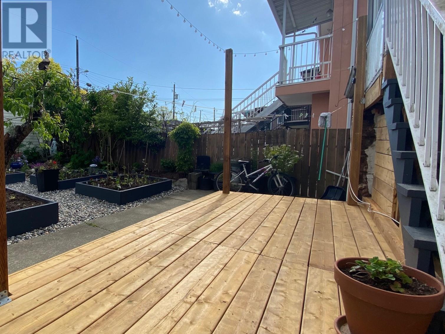 Listing Picture 10 of 25 : 2070 E 26TH AVENUE, Vancouver / 溫哥華 - 魯藝地產 Yvonne Lu Group - MLS Medallion Club Member