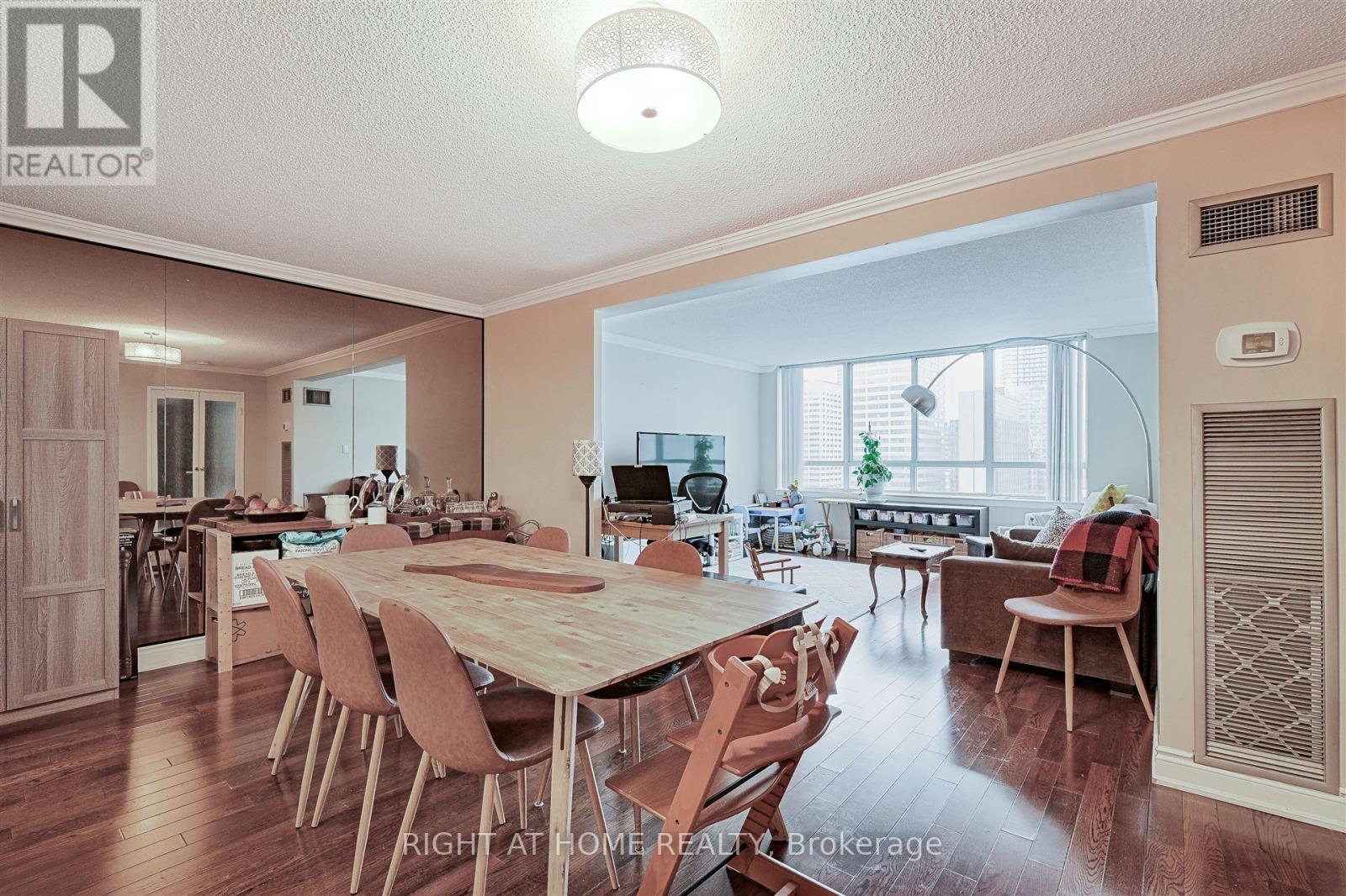 1615 - 633 Bay Street, Toronto, Ontario  M5G 2G4 - Photo 10 - C11939769