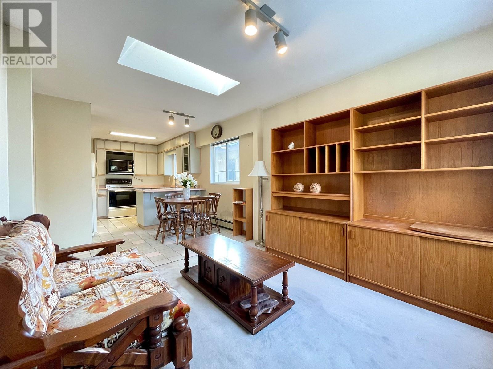 Listing Picture 18 of 34 : 937 W 18TH AVENUE, Vancouver / 溫哥華 - 魯藝地產 Yvonne Lu Group - MLS Medallion Club Member