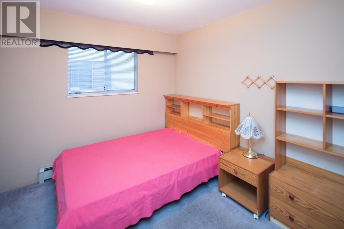 Listing Picture 30 of 34 : 937 W 18TH AVENUE, Vancouver / 溫哥華 - 魯藝地產 Yvonne Lu Group - MLS Medallion Club Member