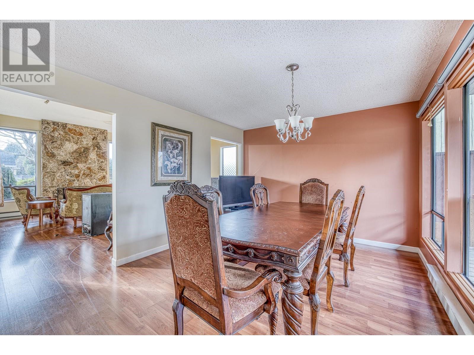 Listing Picture 12 of 26 : 6531 DUNSANY PLACE, Richmond / 烈治文 - 魯藝地產 Yvonne Lu Group - MLS Medallion Club Member