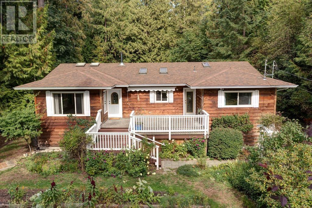 8050 Redrooffs Road, Halfmoon Bay, British Columbia  V7Z 1A5 - Photo 1 - R2959948