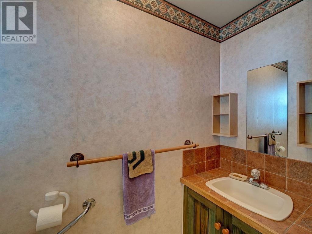 8050 Redrooffs Road, Halfmoon Bay, British Columbia  V7Z 1A5 - Photo 14 - R2959948