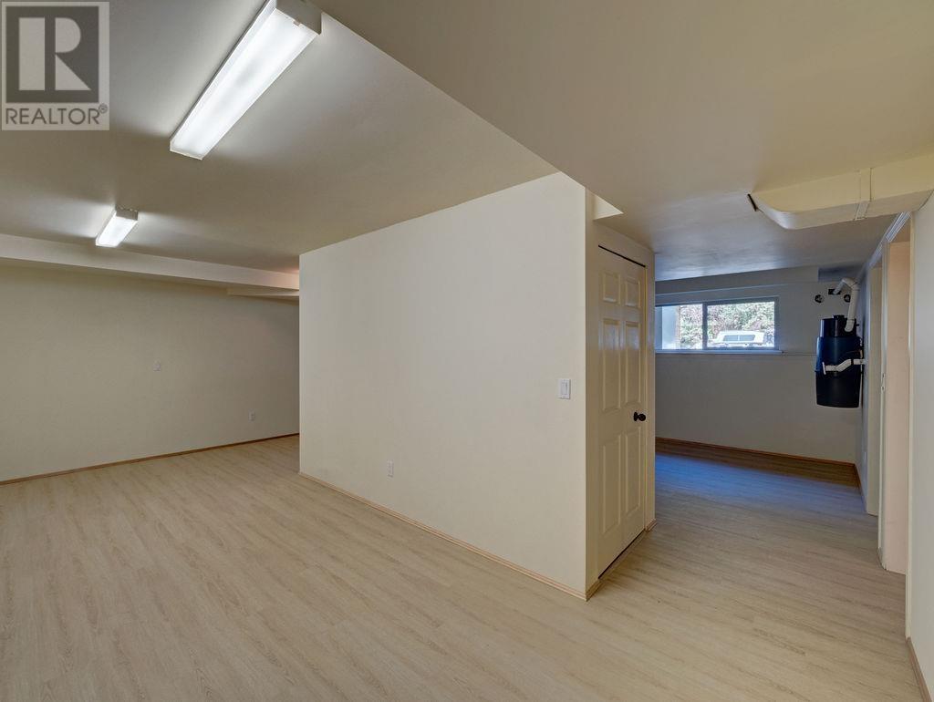 8050 Redrooffs Road, Halfmoon Bay, British Columbia  V7Z 1A5 - Photo 19 - R2959948