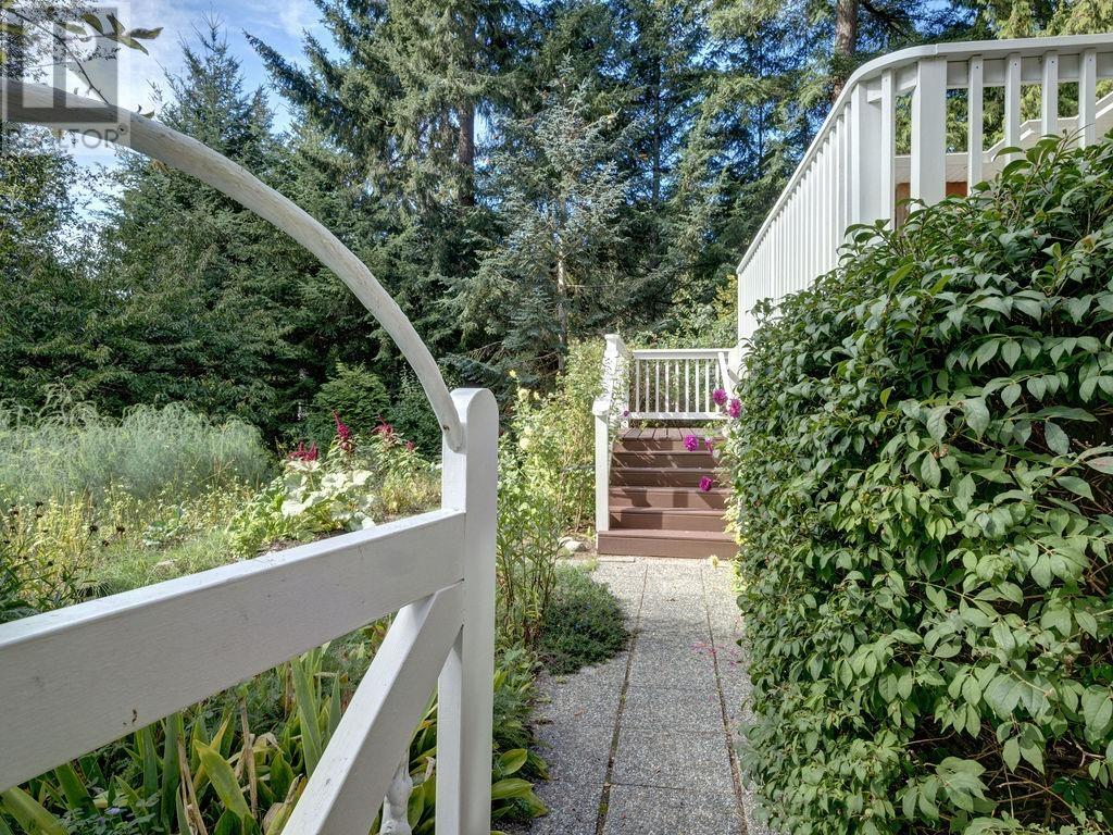 8050 Redrooffs Road, Halfmoon Bay, British Columbia  V7Z 1A5 - Photo 2 - R2959948