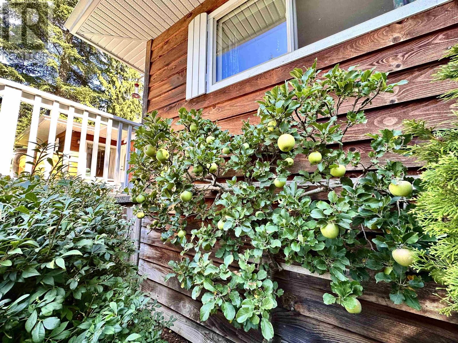 8050 Redrooffs Road, Halfmoon Bay, British Columbia  V7Z 1A5 - Photo 3 - R2959948