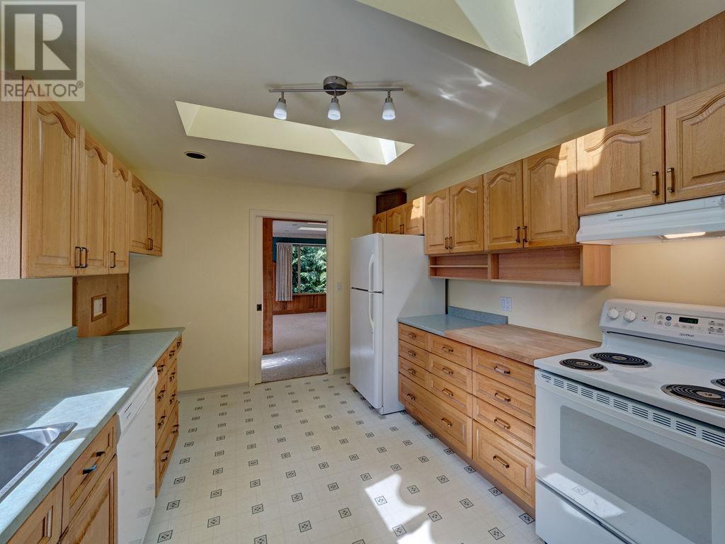 8050 Redrooffs Road, Halfmoon Bay, British Columbia  V7Z 1A5 - Photo 5 - R2959948