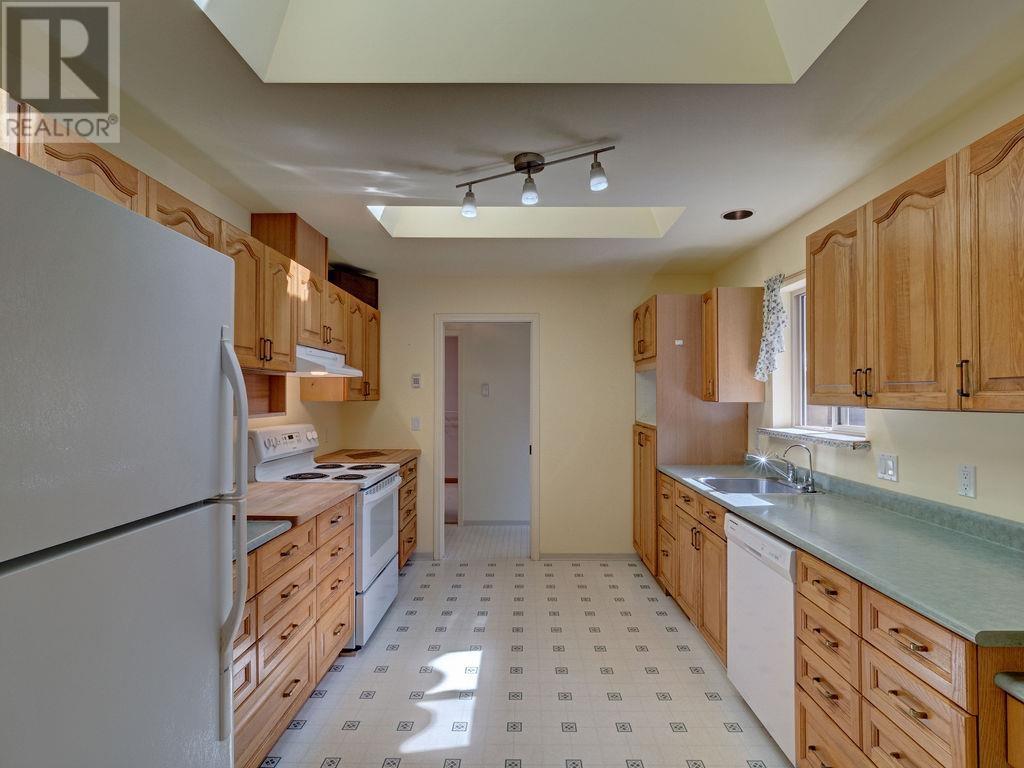 8050 Redrooffs Road, Halfmoon Bay, British Columbia  V7Z 1A5 - Photo 6 - R2959948