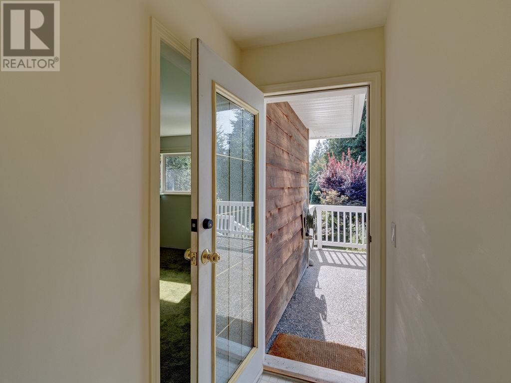8050 Redrooffs Road, Halfmoon Bay, British Columbia  V7Z 1A5 - Photo 7 - R2959948