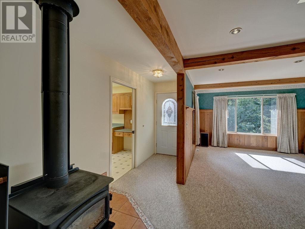 8050 Redrooffs Road, Halfmoon Bay, British Columbia  V7Z 1A5 - Photo 8 - R2959948