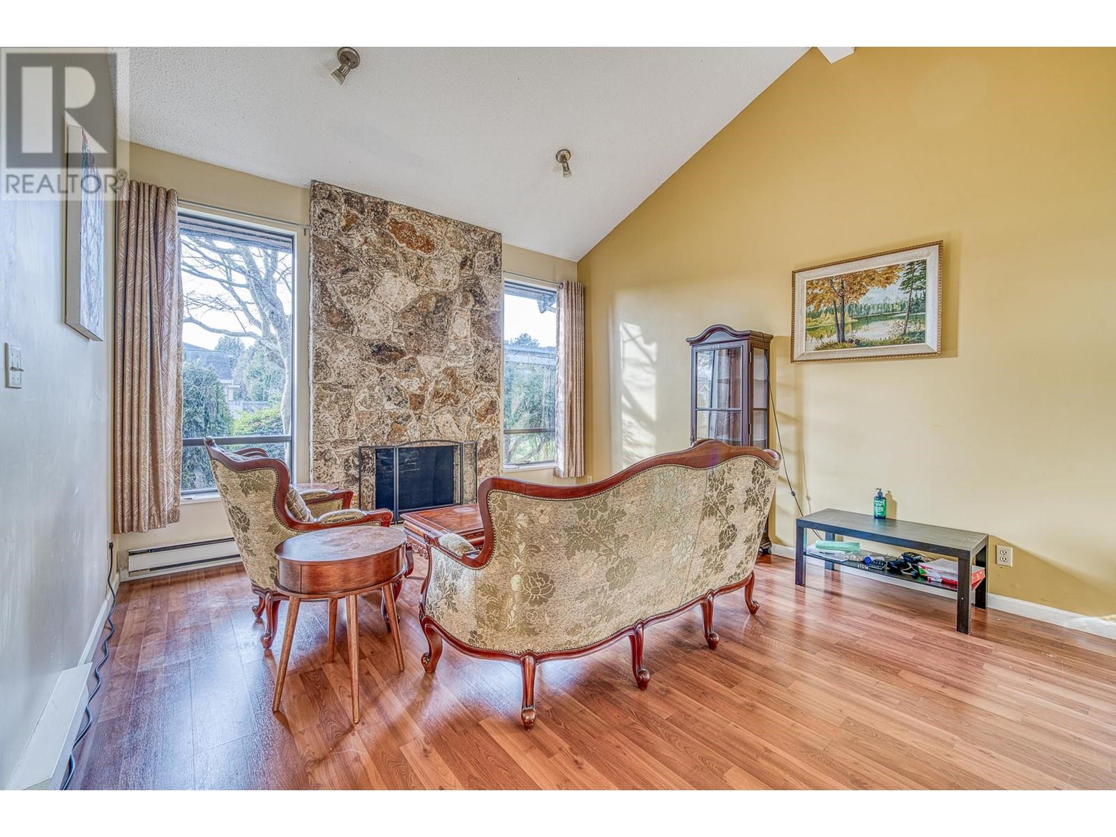 Listing Picture 3 of 26 : 6531 DUNSANY PLACE, Richmond / 烈治文 - 魯藝地產 Yvonne Lu Group - MLS Medallion Club Member