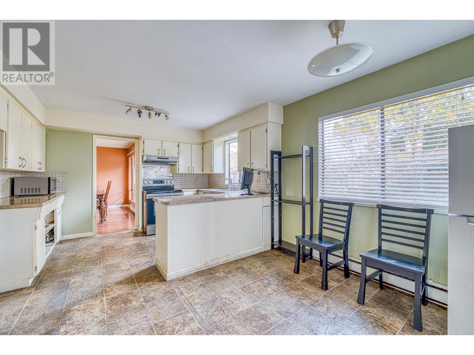 Listing Picture 9 of 26 : 6531 DUNSANY PLACE, Richmond / 烈治文 - 魯藝地產 Yvonne Lu Group - MLS Medallion Club Member