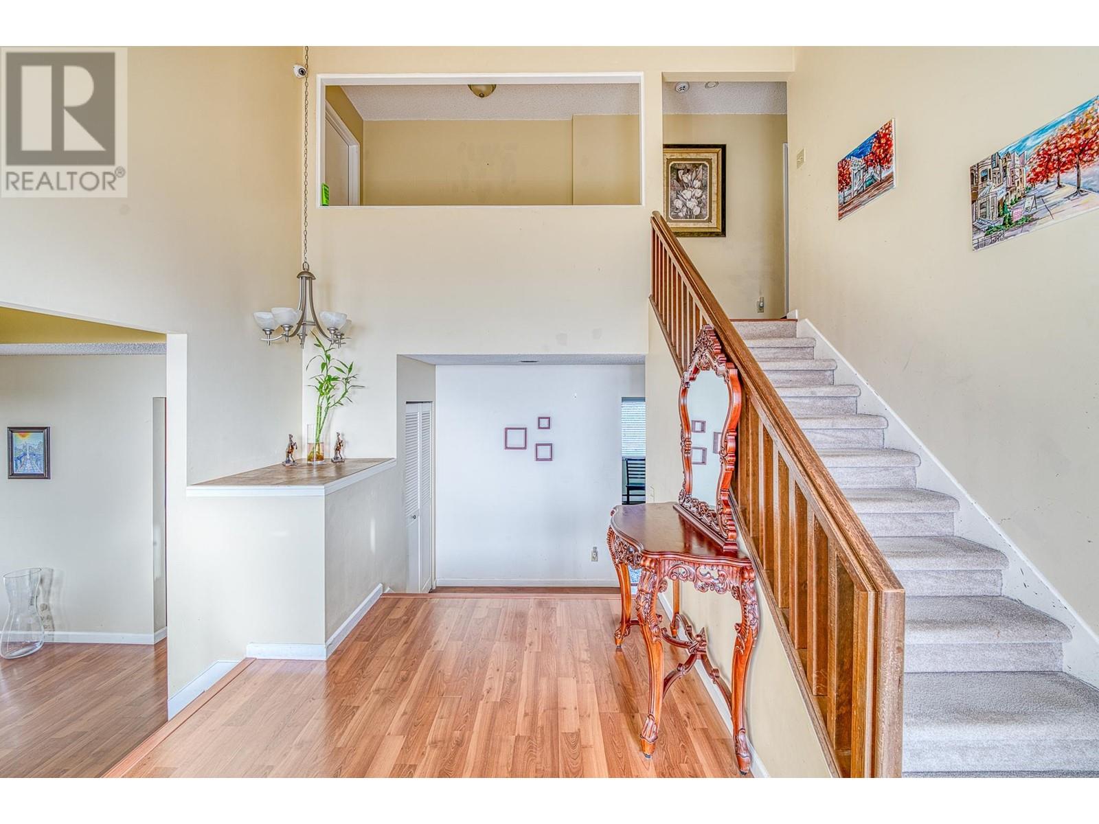 Listing Picture 6 of 26 : 6531 DUNSANY PLACE, Richmond / 烈治文 - 魯藝地產 Yvonne Lu Group - MLS Medallion Club Member