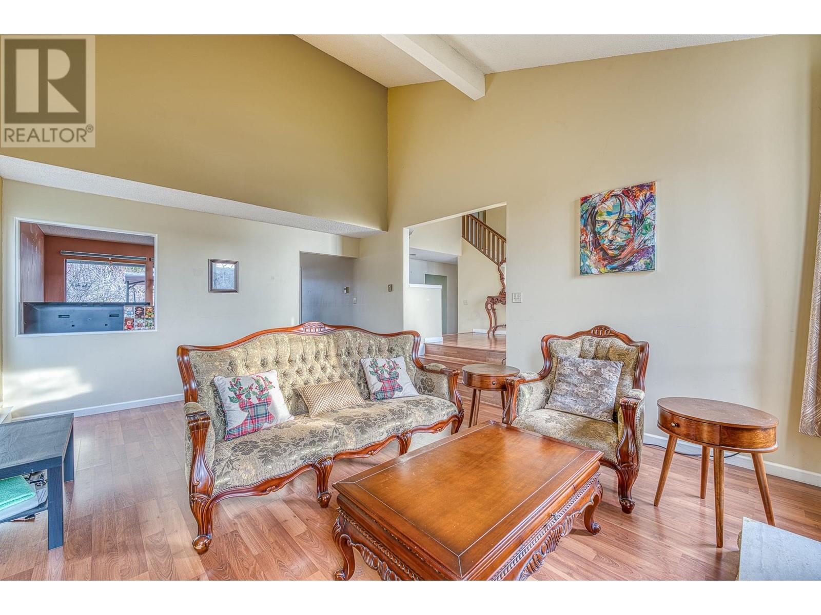 Listing Picture 4 of 26 : 6531 DUNSANY PLACE, Richmond / 烈治文 - 魯藝地產 Yvonne Lu Group - MLS Medallion Club Member