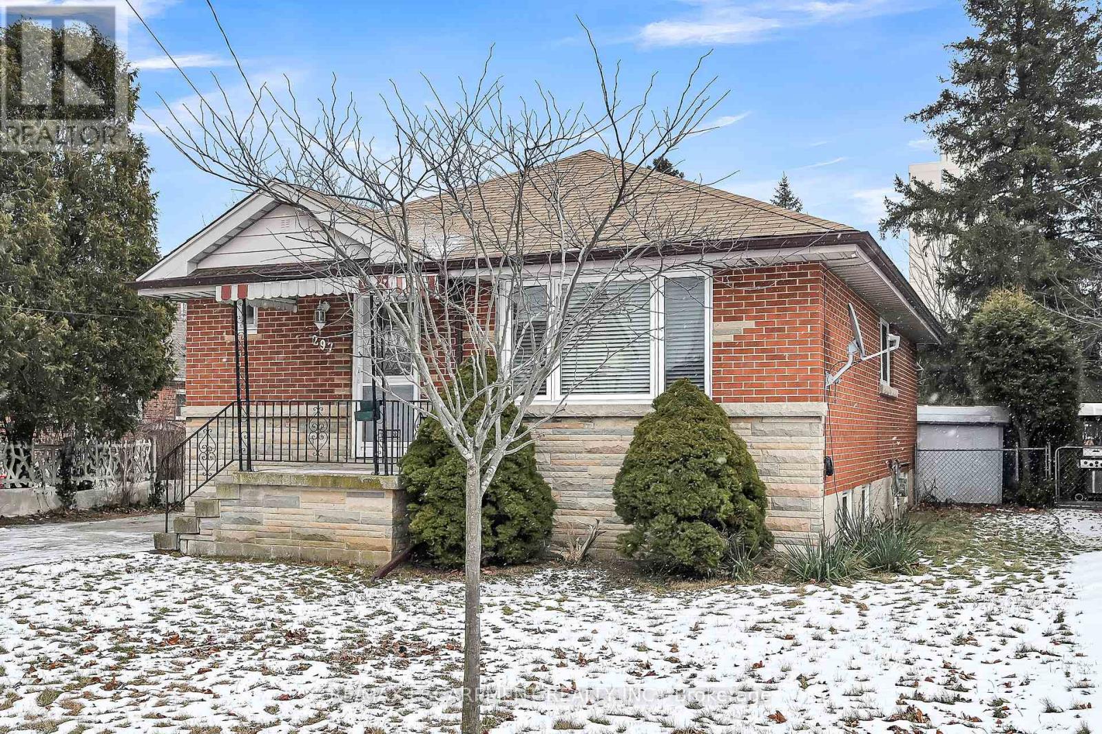 297 East 36th Street, Hamilton, Ontario  L8V 3Z7 - Photo 2 - X11939968