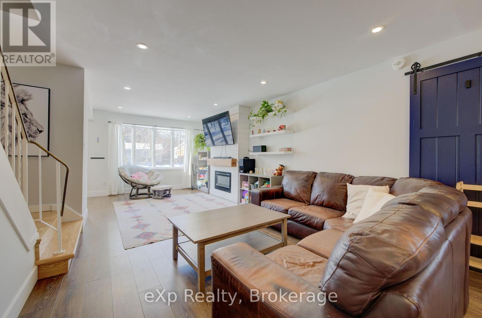 B - 586 Mount Anne Drive, Waterloo, Ontario  N2L 4W3 - Photo 10 - X11940018