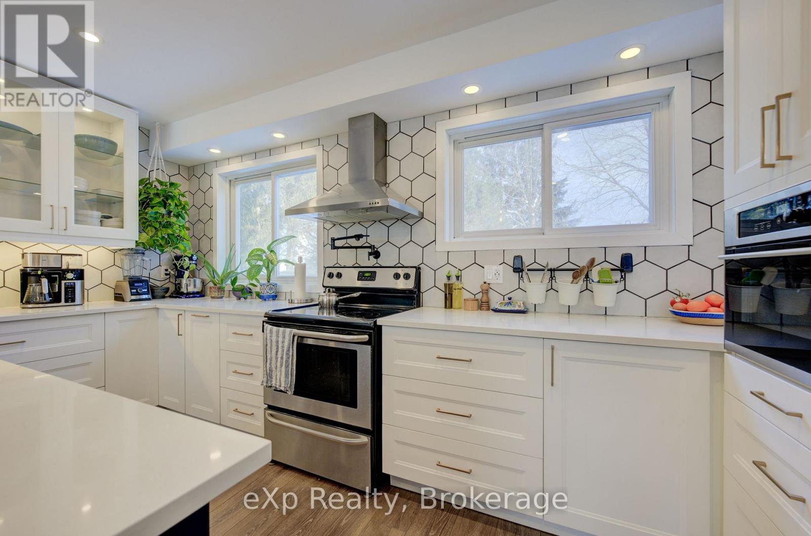 B - 586 Mount Anne Drive, Waterloo, Ontario  N2L 4W3 - Photo 15 - X11940018
