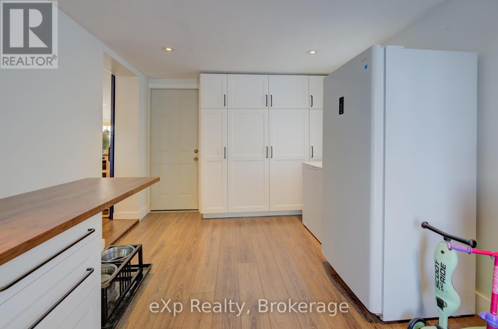 B - 586 Mount Anne Drive, Waterloo, Ontario  N2L 4W3 - Photo 22 - X11940018