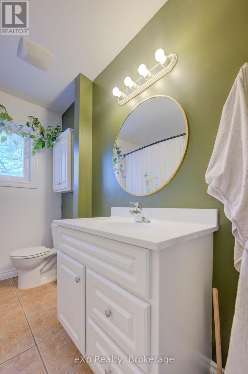 B - 586 Mount Anne Drive, Waterloo, Ontario  N2L 4W3 - Photo 29 - X11940018